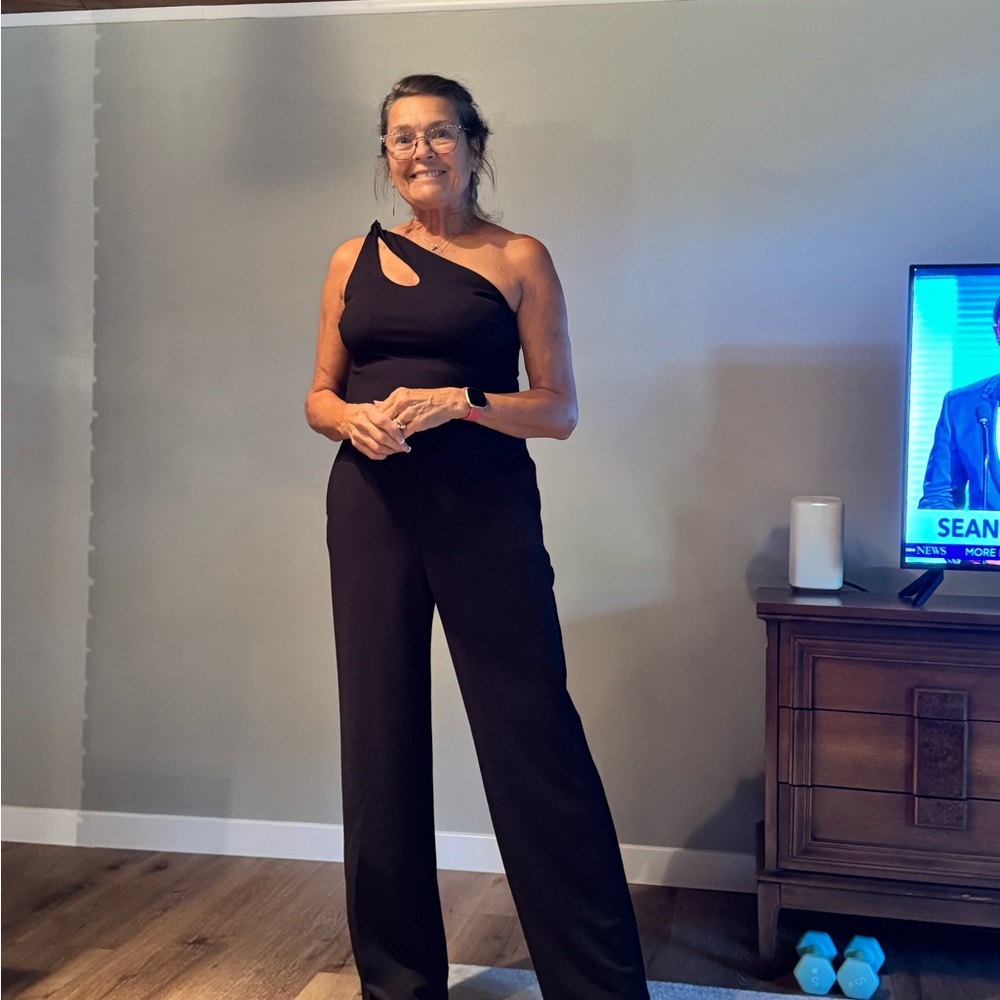 Chic Black One-Shoulder Jumpsuit
